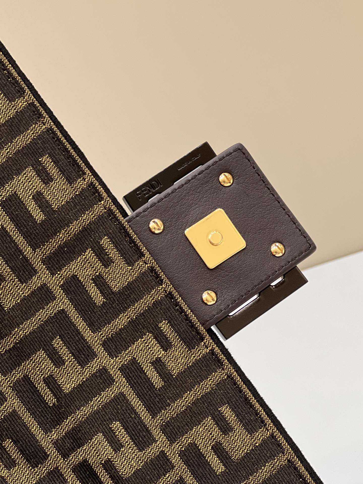 [TOP] FENDI Embroidered Baguette Bags 32×6×16cm