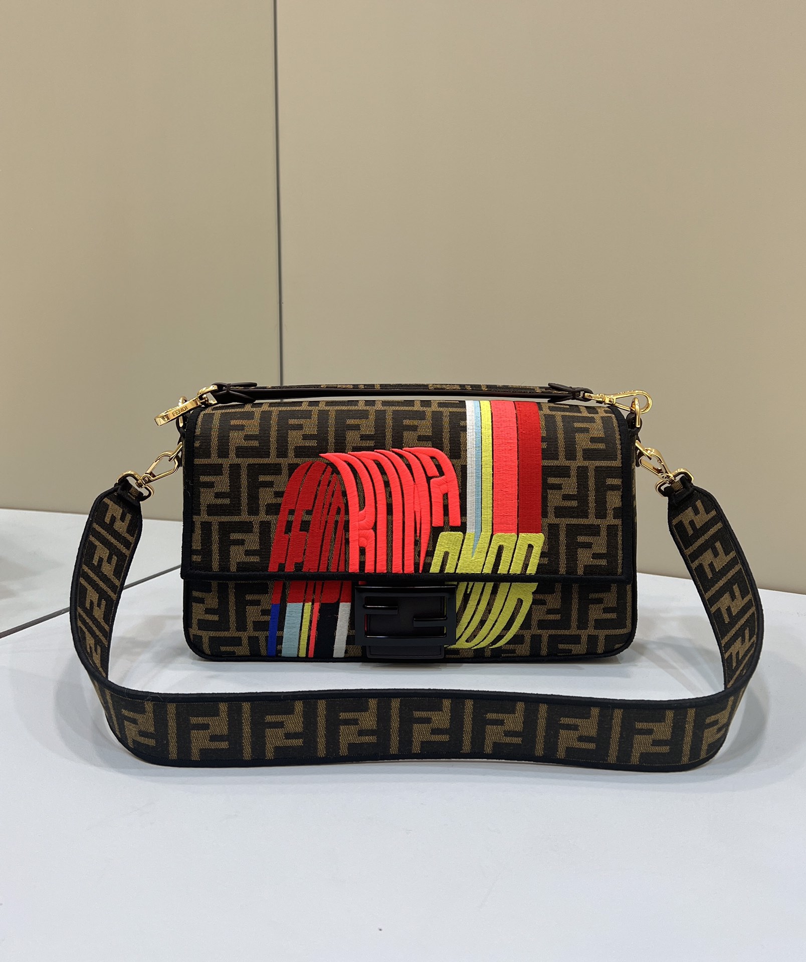[TOP] FENDI Embroidered Baguette Bags 32×6×16cm