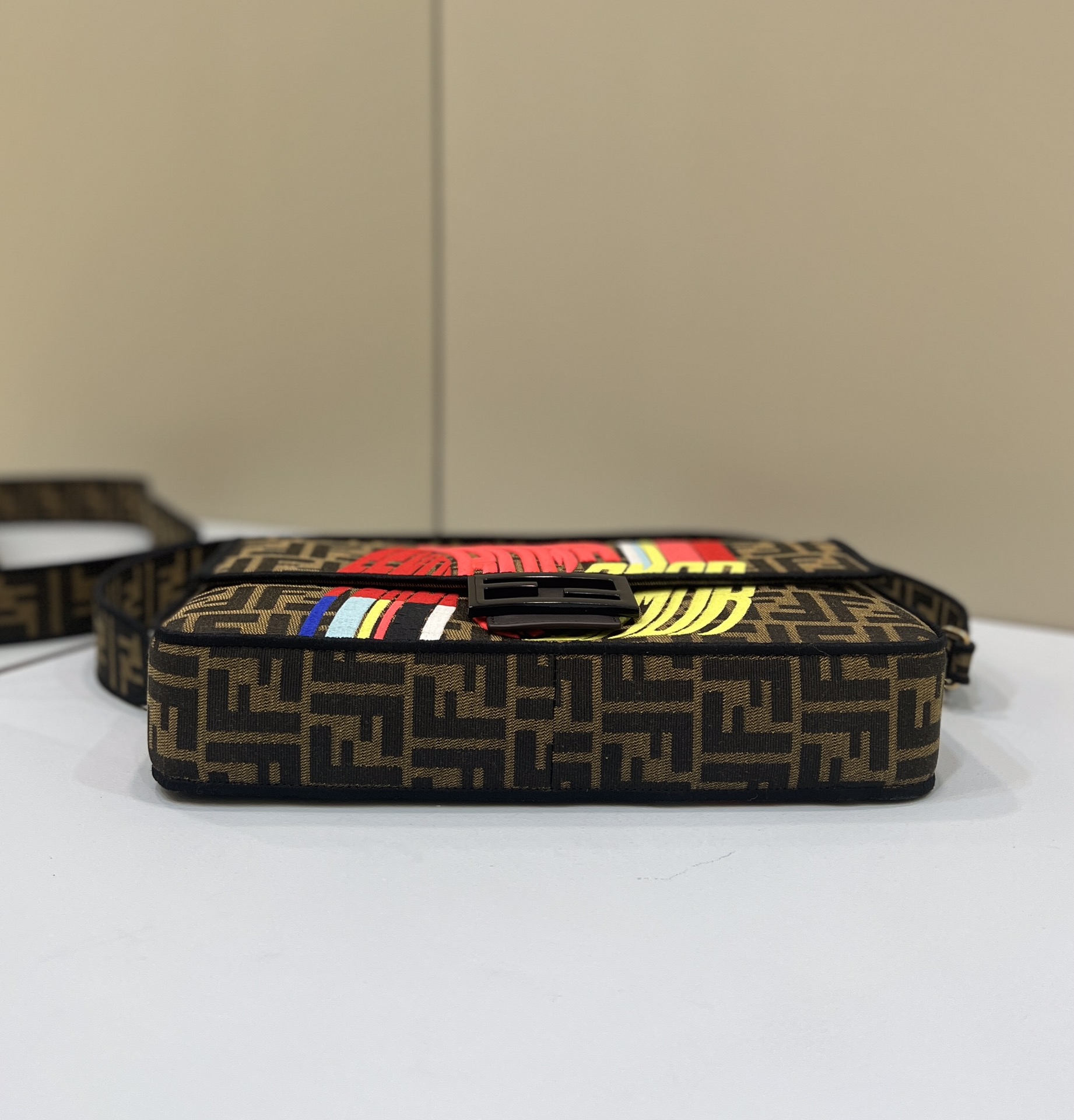 [TOP] FENDI Embroidered Baguette Bags 32×6×16cm