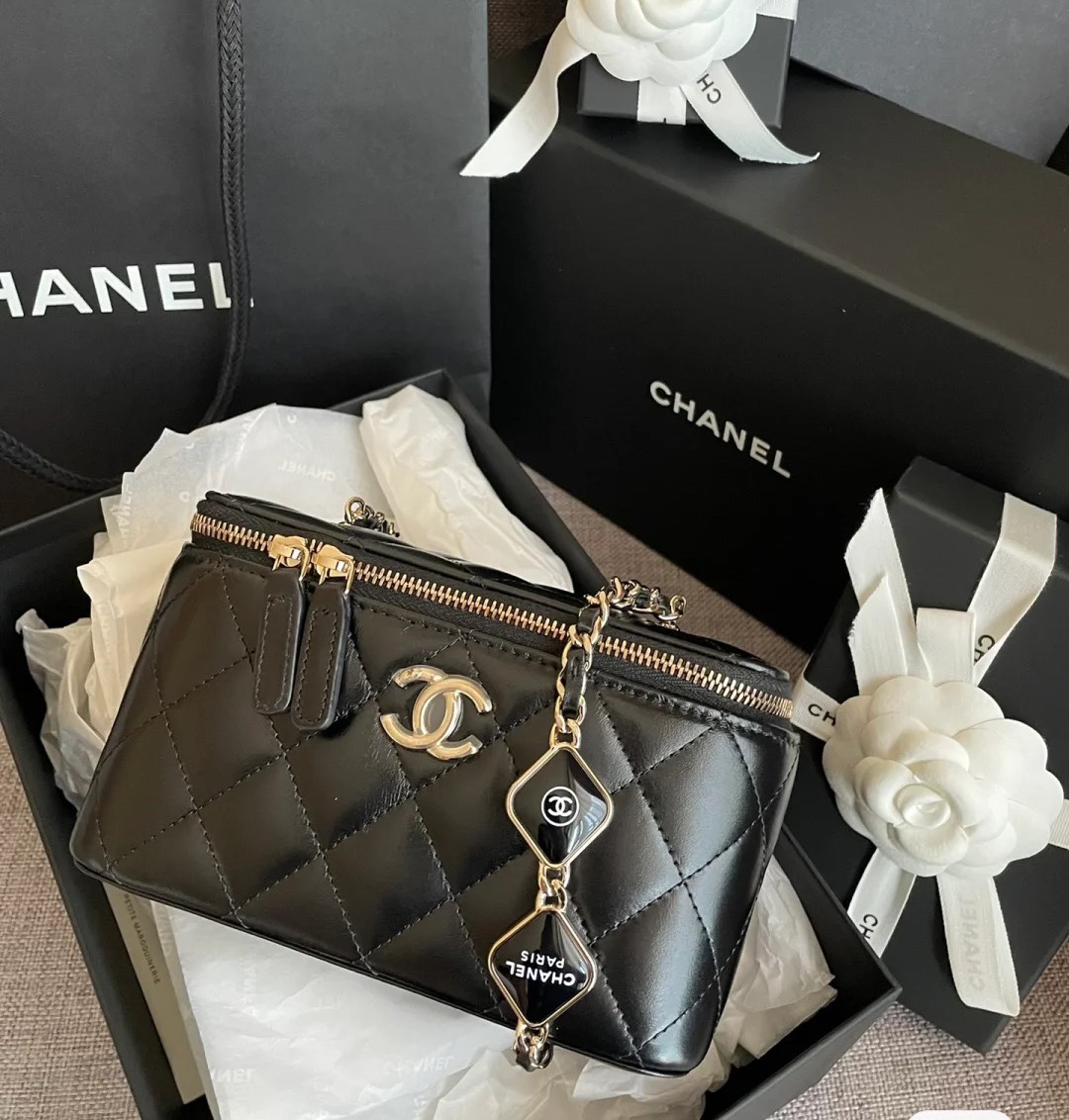 [TOP] CHANEL Lambskin Makeup Box 17*9.5*8cm - Black