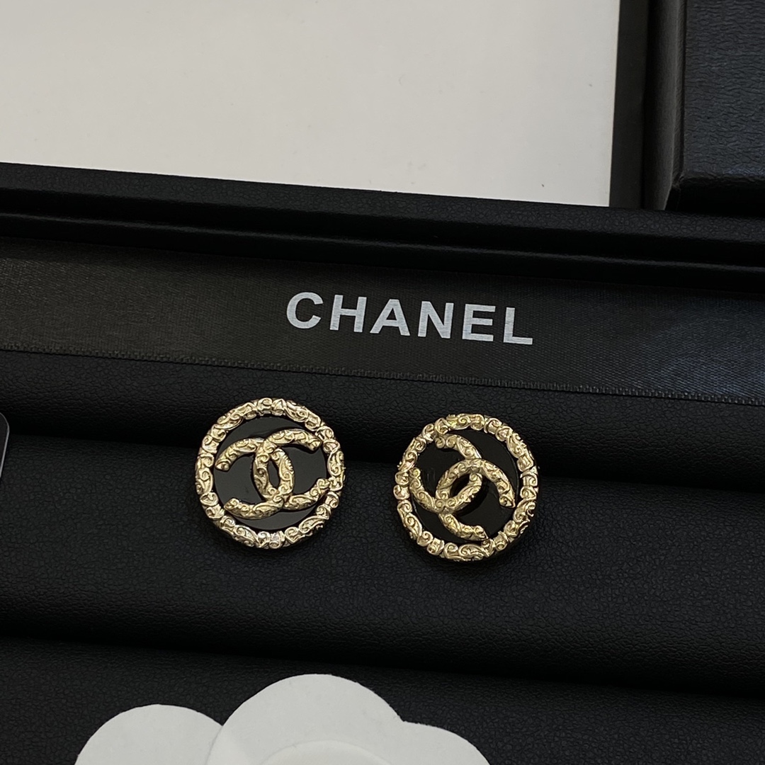 [TOP] CHANEL Earrings - Gold