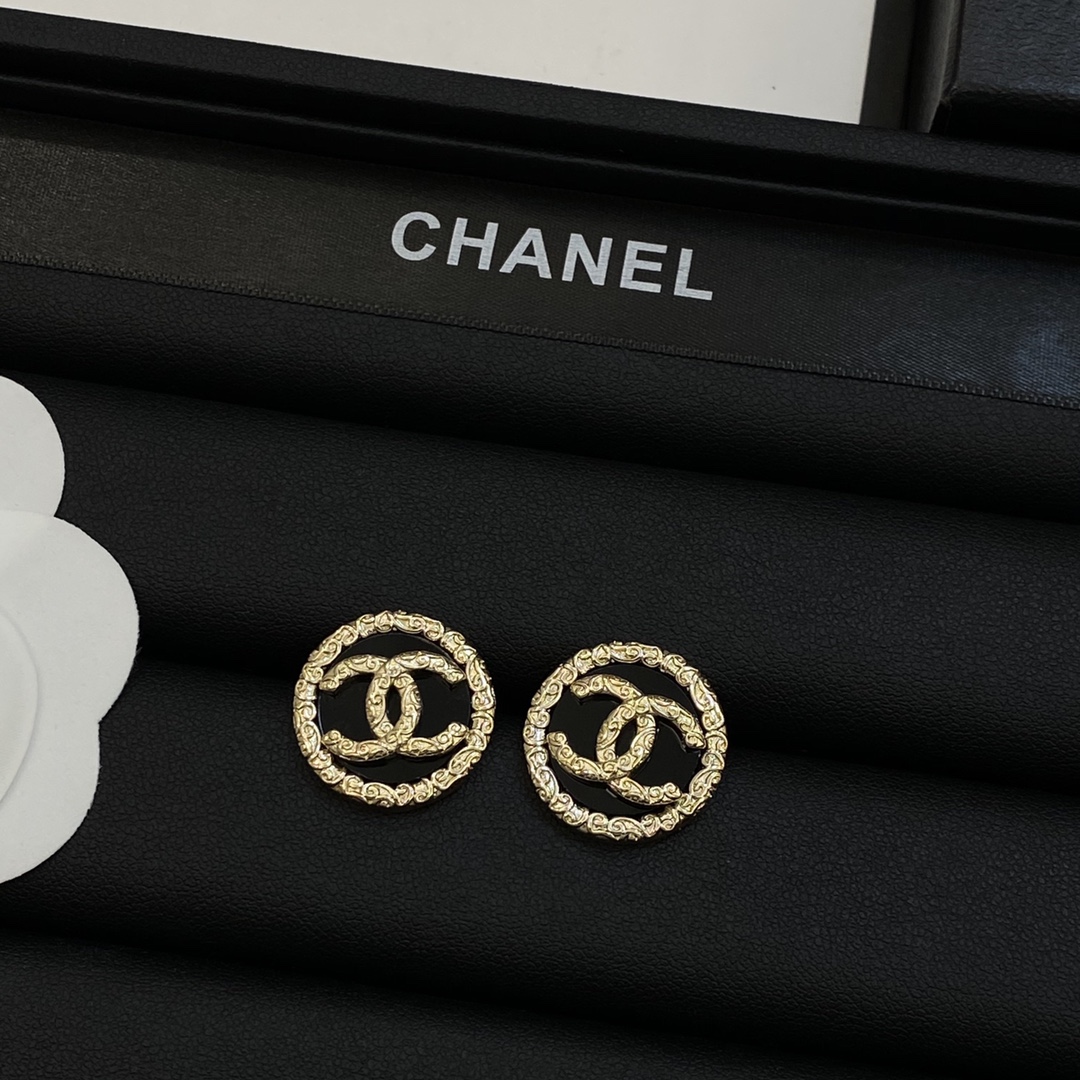 [TOP] CHANEL Earrings - Gold