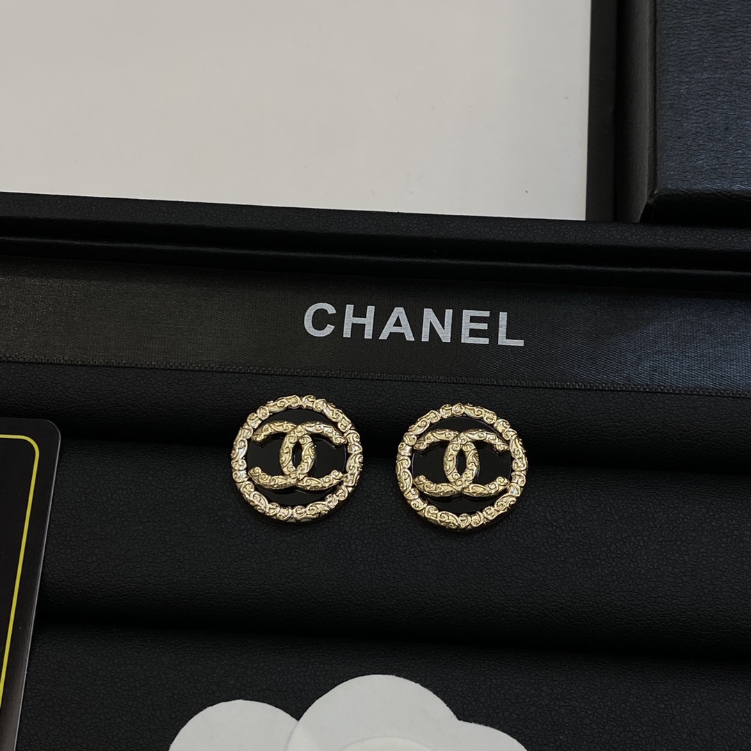 [TOP] CHANEL Earrings - Gold
