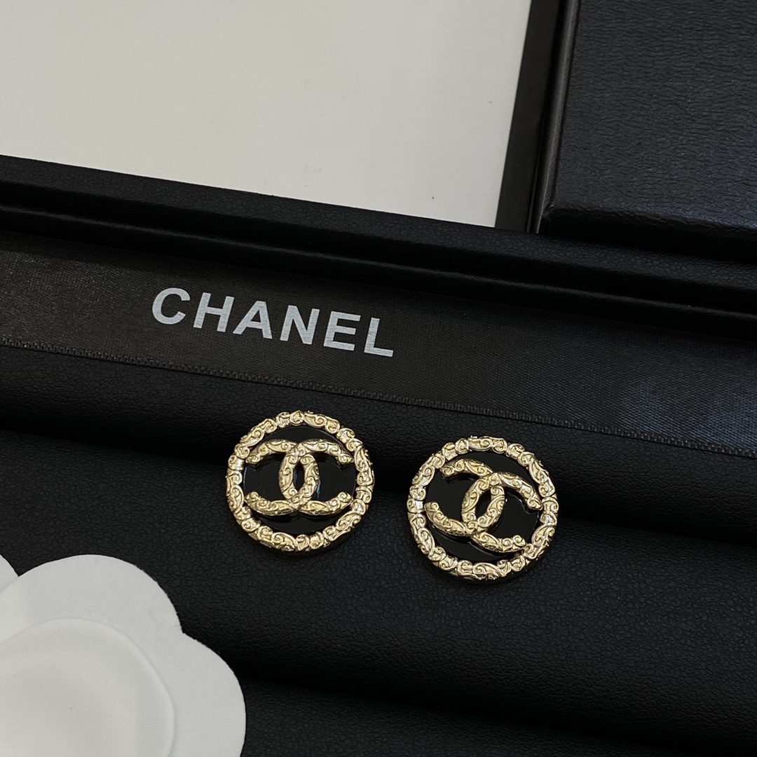 [TOP] CHANEL Earrings - Gold