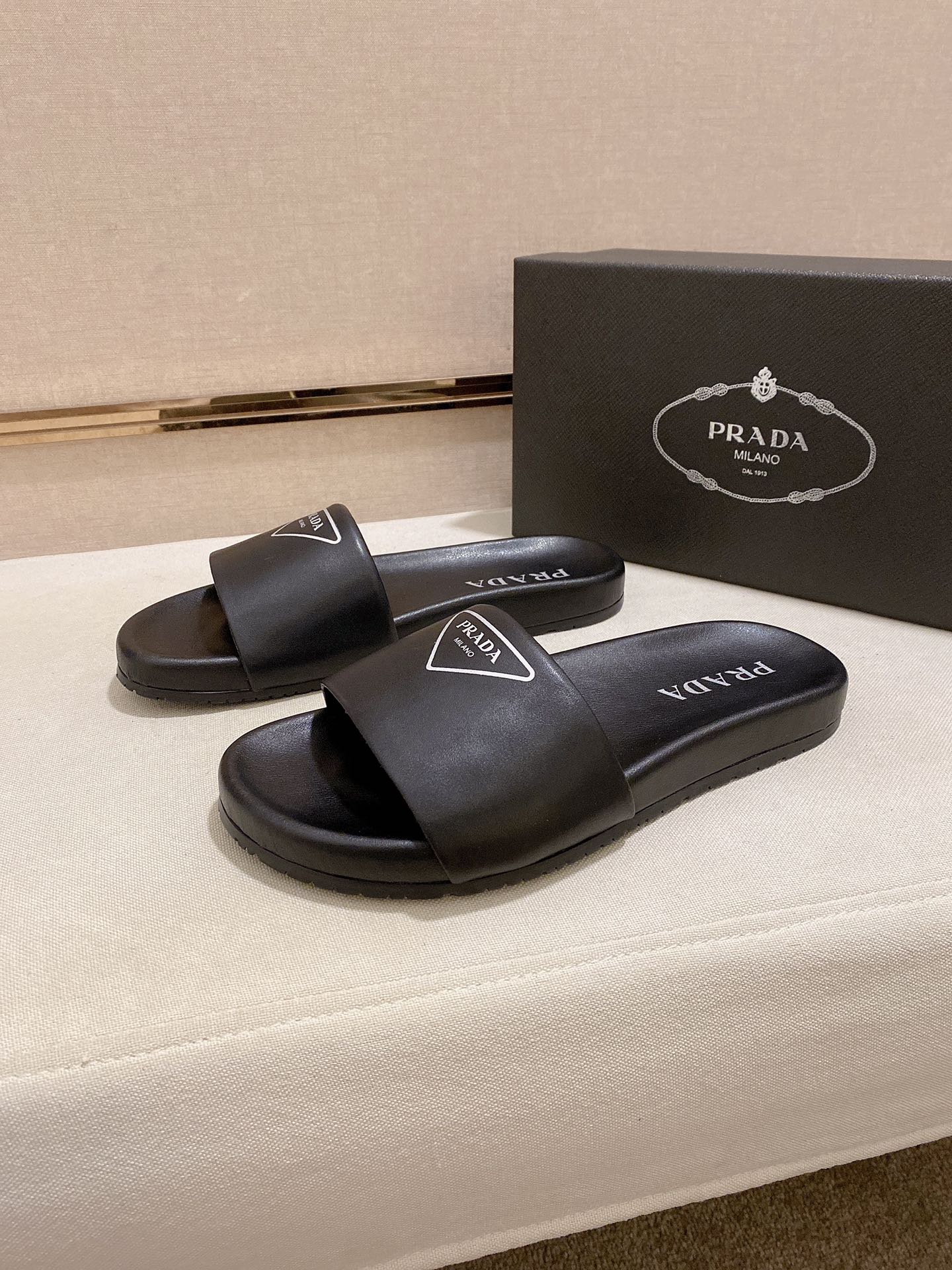 [TOP] PRADA Men's Calfskin Slippers - Black