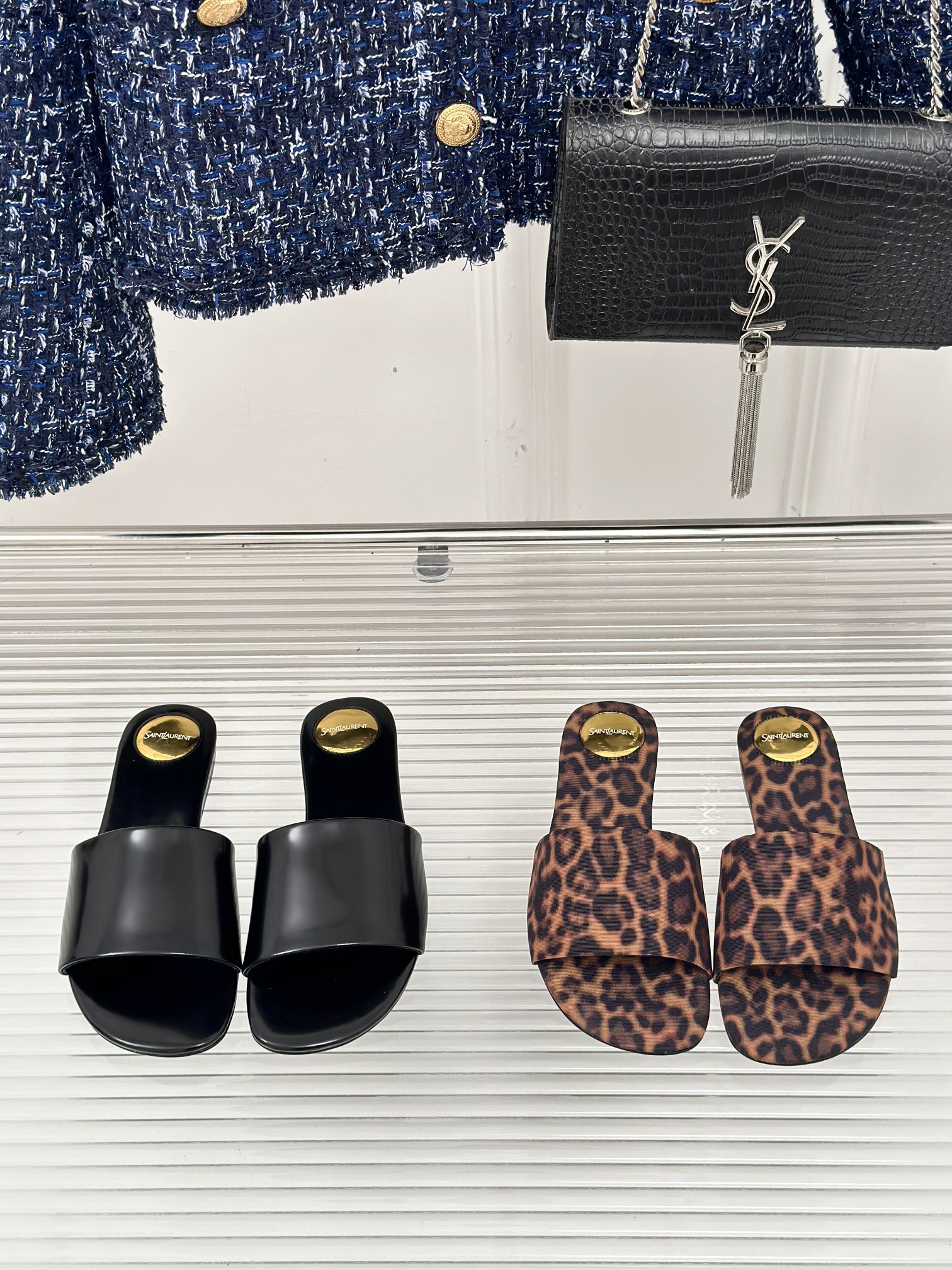 [TOP] Yves Saint Laurent YSL Calfskin Flat Slippers - 2 Colors