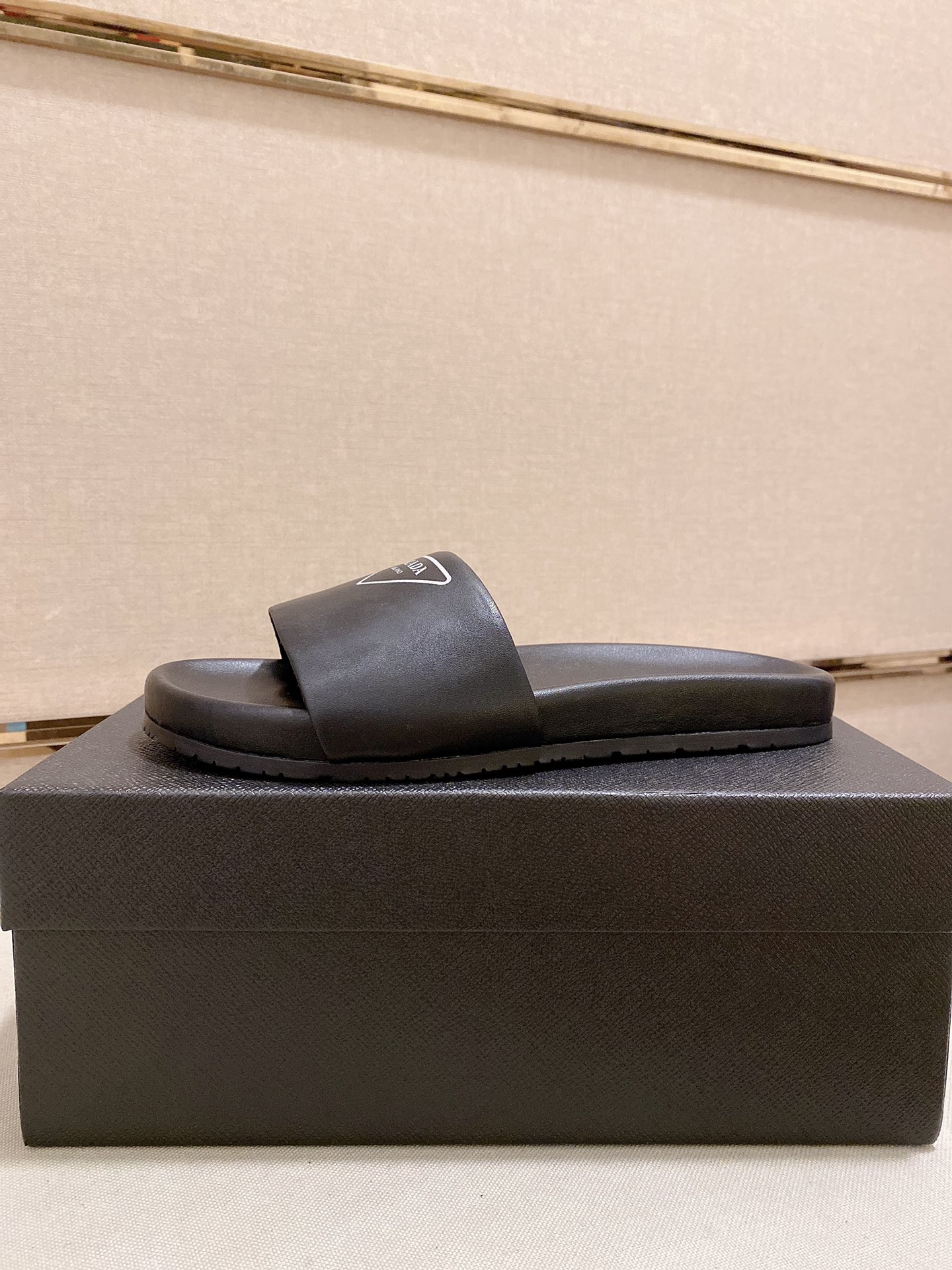 [TOP] PRADA Men's Calfskin Slippers - Black