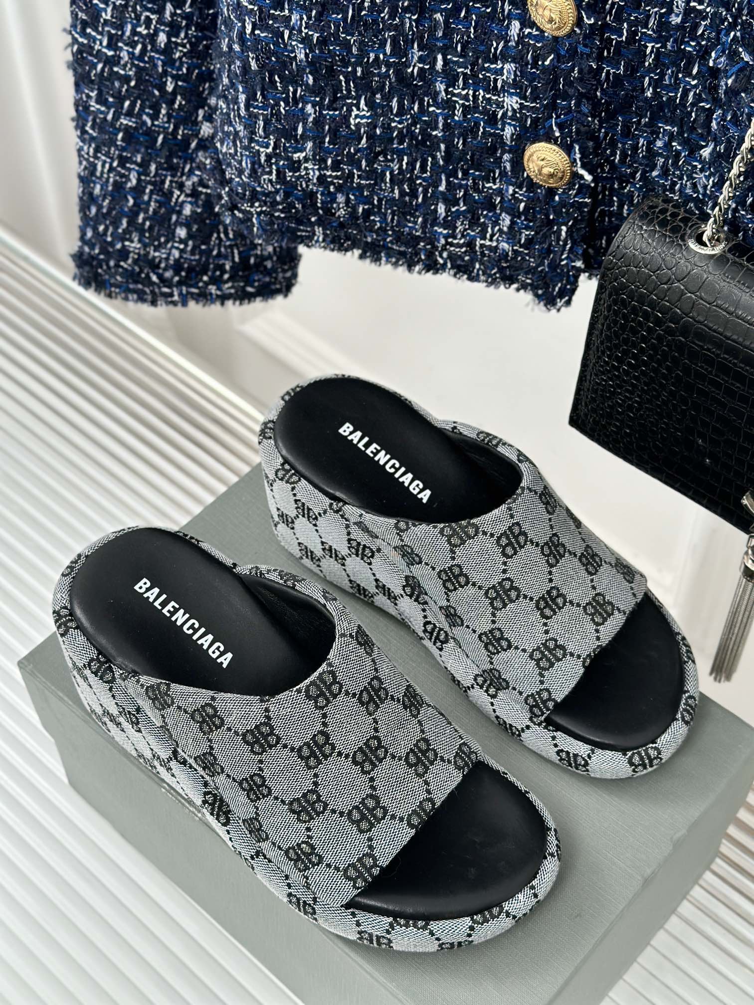 [TOP] BALENCIAGA Thick Soled Slippers - 3 Colors