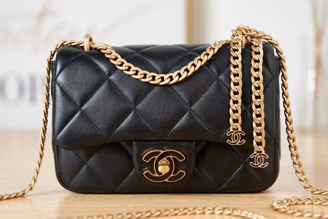 [TOP] CHANEL Flap Bag Adjustable Chain w Enamel Double C Mini - Black
