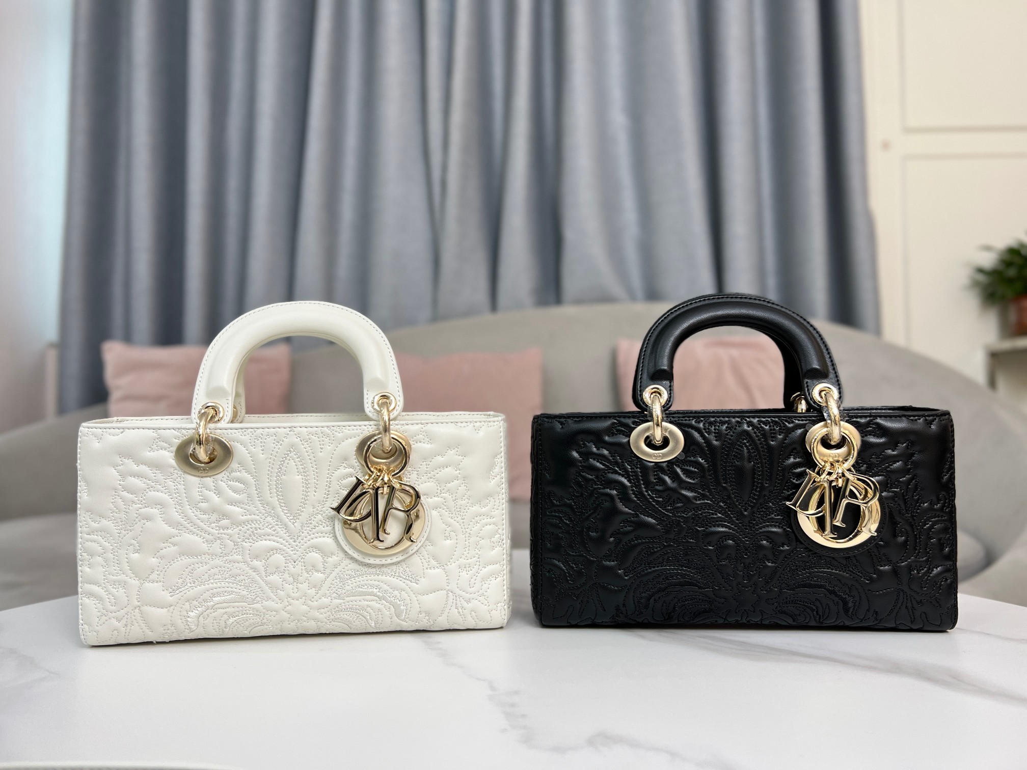 [TOP] Christian Dior Medium Size Lady D-Joy Hand Embroidered Ornamental Pattern 26x13.5x 5cm - Black/White - GHW