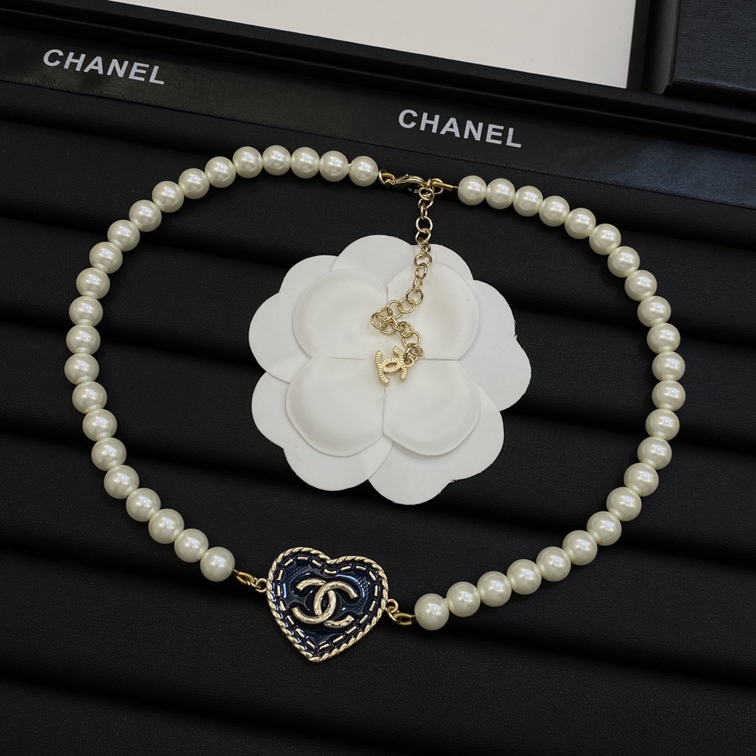 [TOP] CHANEL Necklace with Pearl and Heart Pendant - Gold