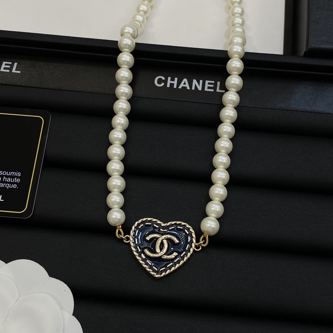 [TOP] CHANEL Necklace with Pearl and Heart Pendant - Gold