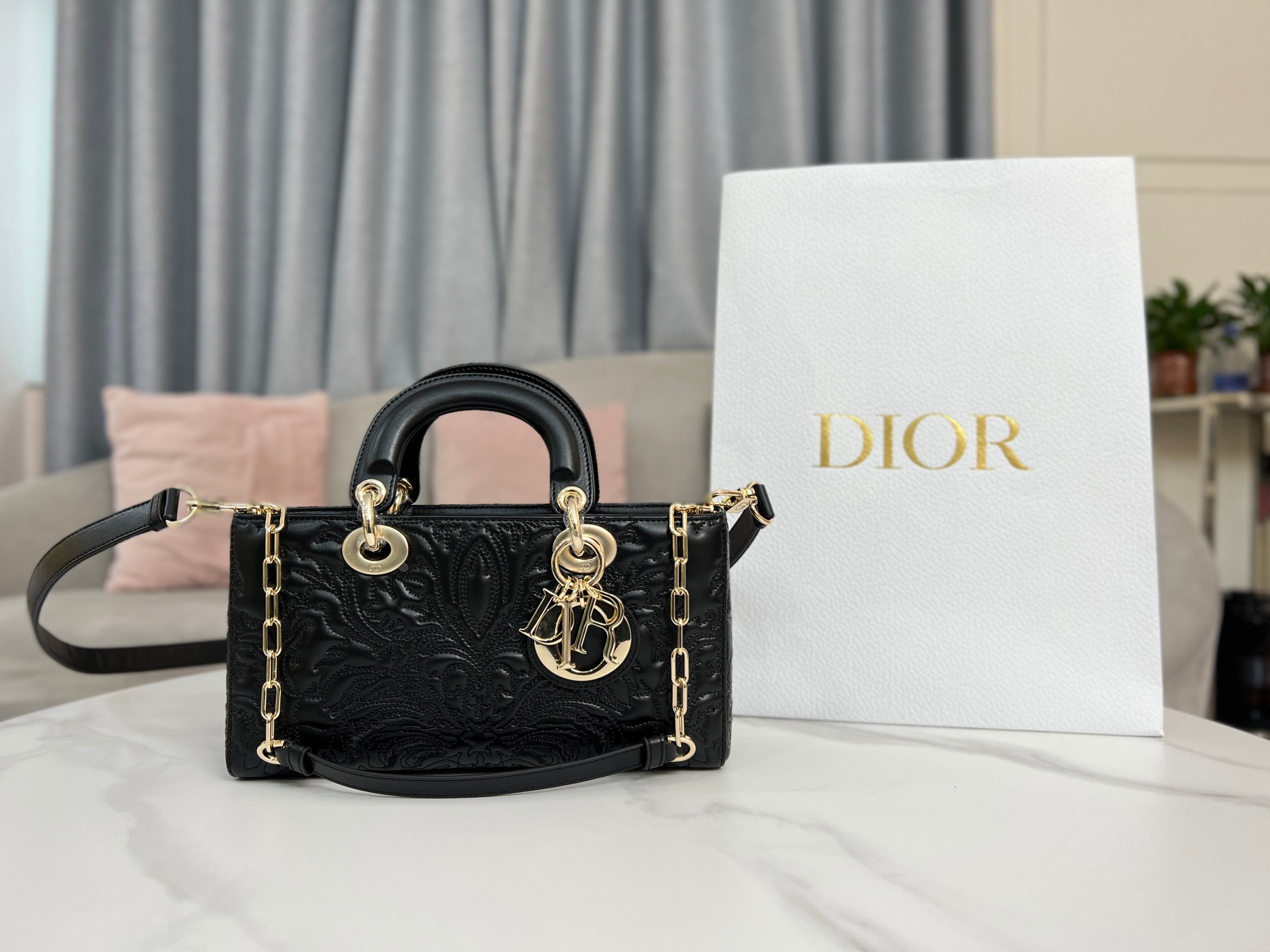 [TOP] Christian Dior Medium Size Lady D-Joy Hand Embroidered Ornamental Pattern 26x13.5x 5cm - Black/White - GHW