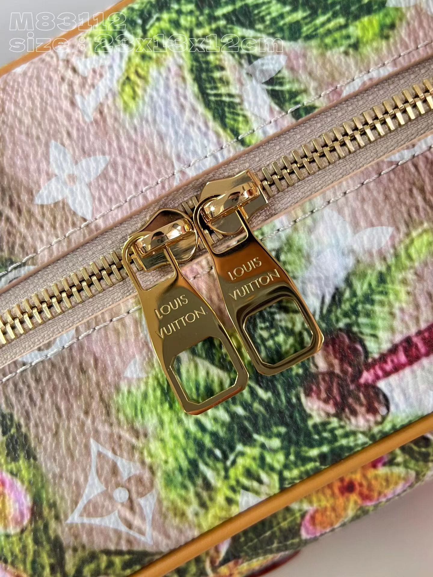 [TOP] Louis Vuitton LV Monogram Locker Dopp Kit 23 x 13 x 12CM