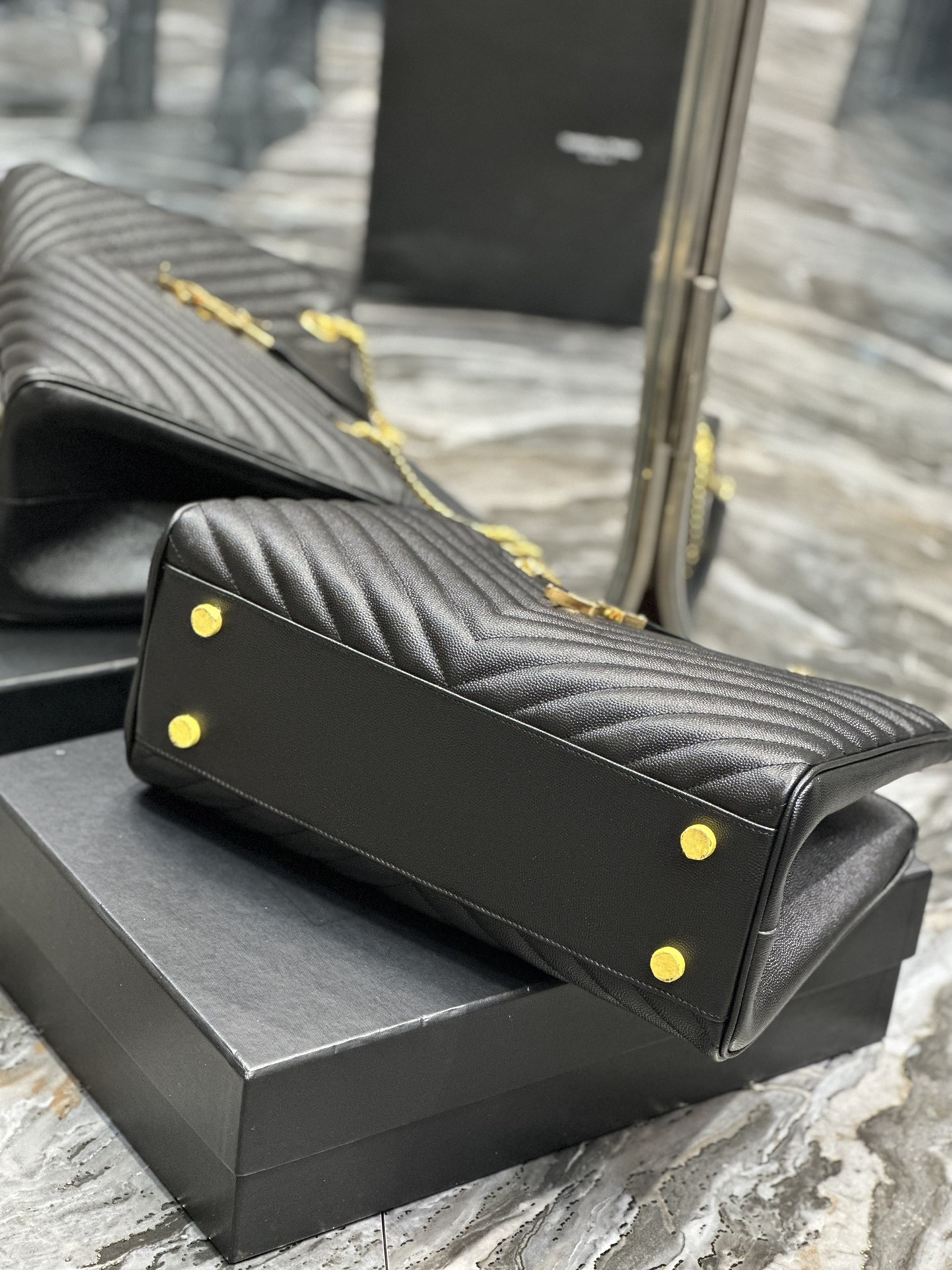 [TOP] Yves Saint Laurent YSL Calfskin Large Tote Bag - 33×22×15cm - GHW