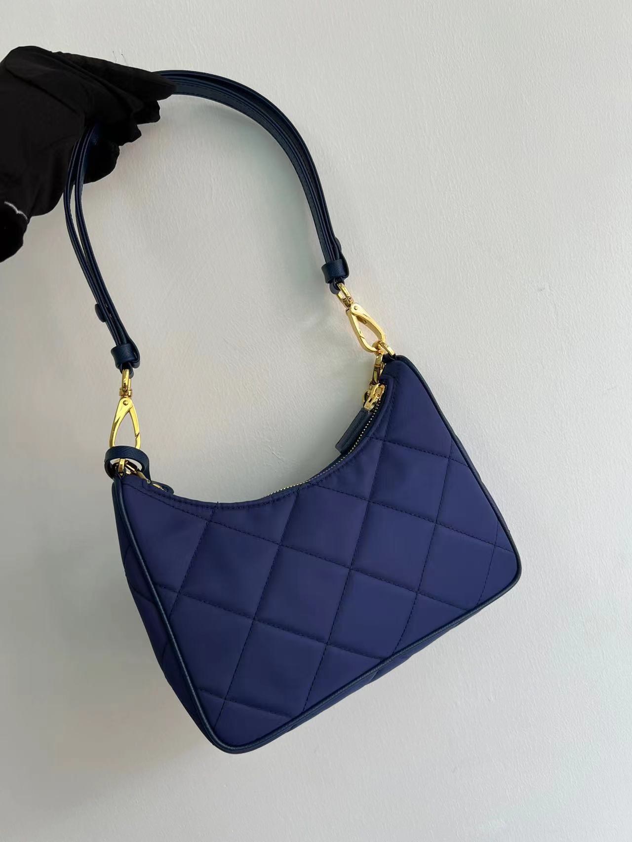 [Top] PRADA Messenger Bag Re-edition 1995 Re-Nylon - Two Colours