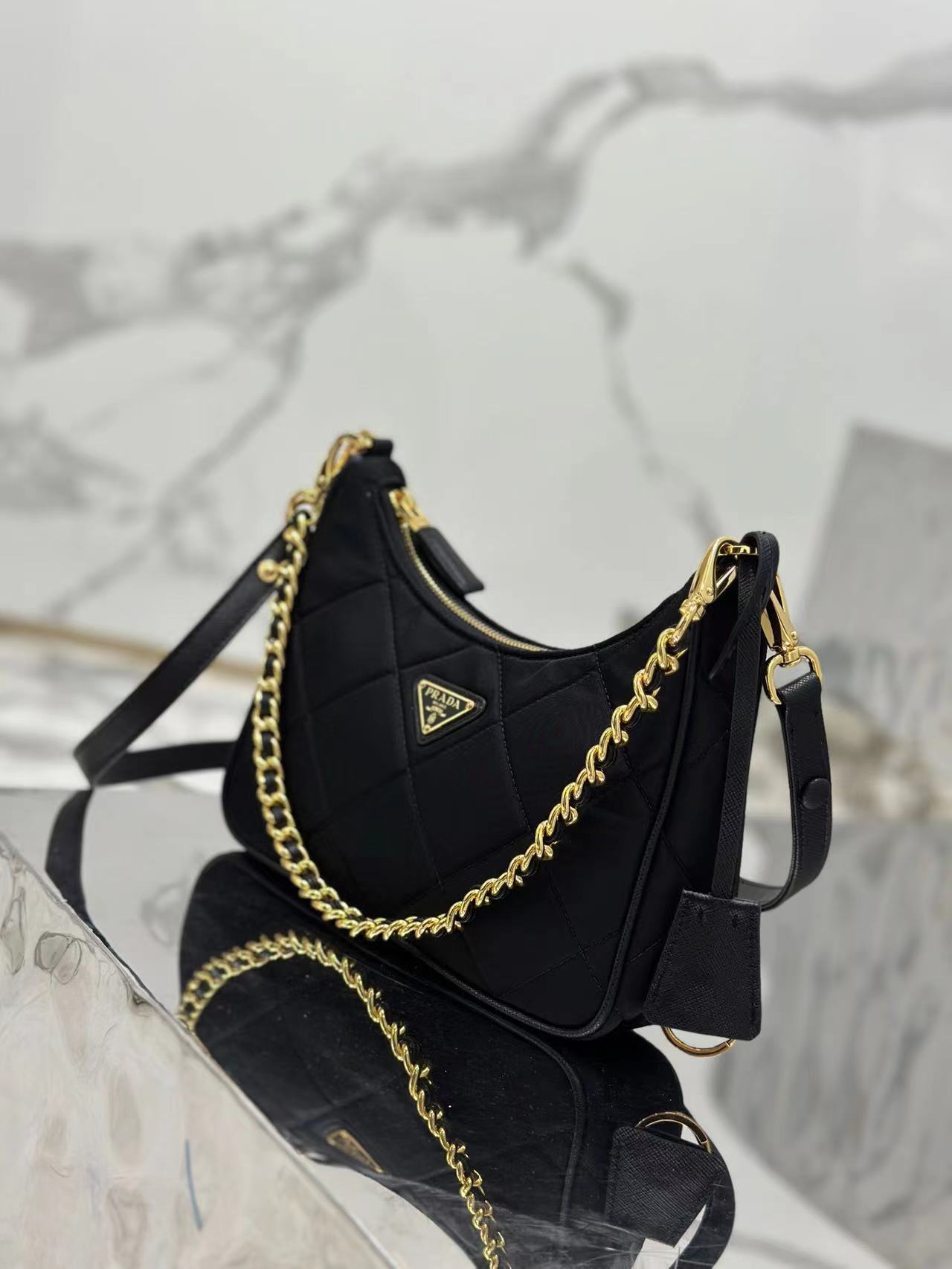 [Top] PRADA Messenger Bag Re-edition 1995 Re-Nylon - Two Colours