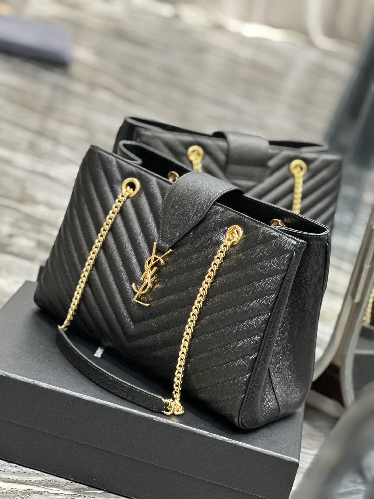 [TOP] Yves Saint Laurent YSL Calfskin Large Tote Bag - 33×22×15cm - GHW
