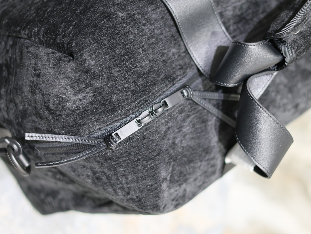 [TOP] Yves Saint Laurent YSL Suede Travel Handbag - Black