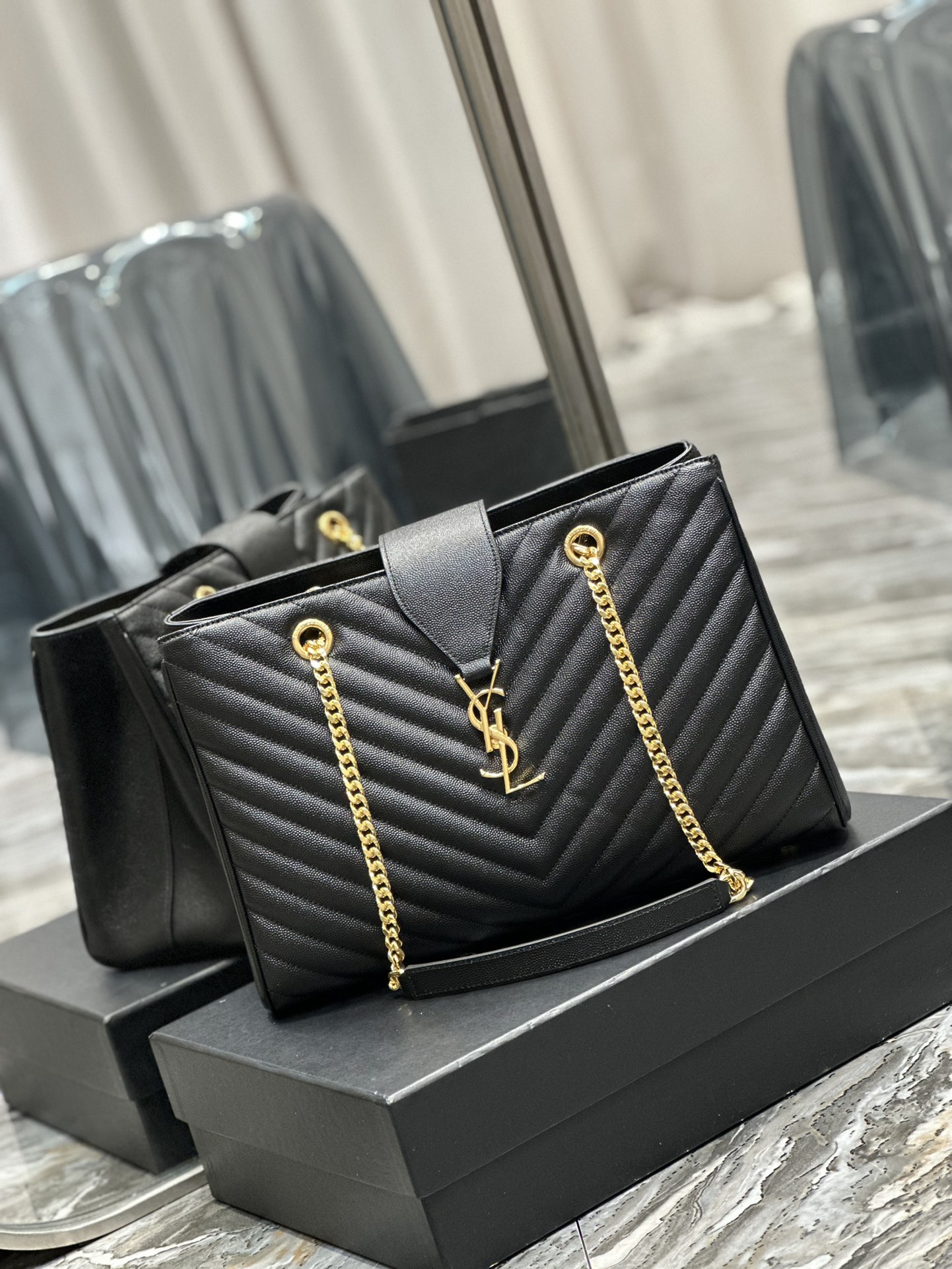 [TOP] Yves Saint Laurent YSL Calfskin Large Tote Bag - 33×22×15cm - GHW