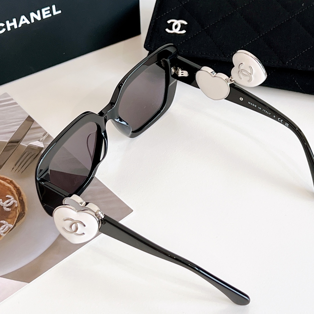 [TOP] CHANEL Sunglasses - Black