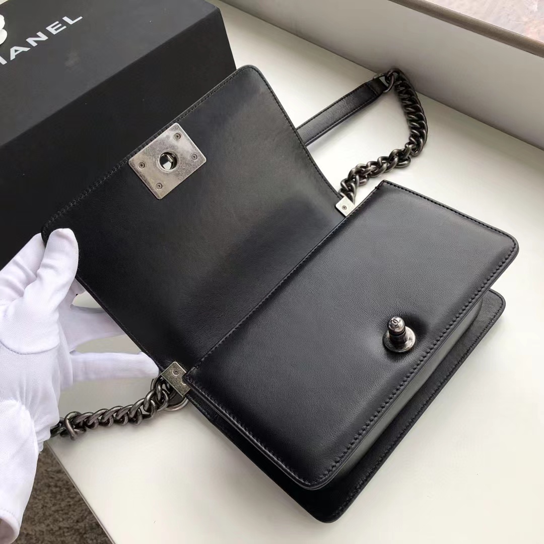 [TOP] CHANEL Le Boy Bag Small 20cm - Black & SHW