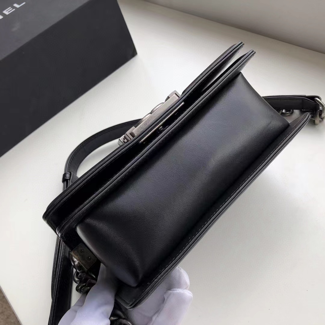 [TOP] CHANEL Le Boy Bag Small 20cm - Black & SHW