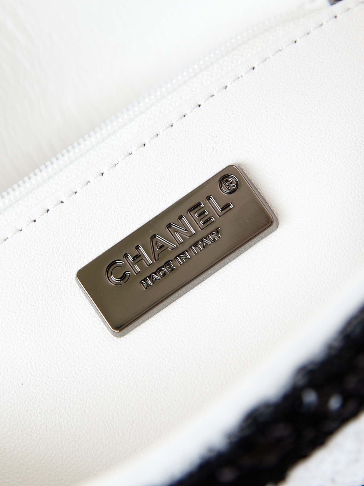 [TOP] CHANEL 24P Early Spring Flab Bags - White With Black