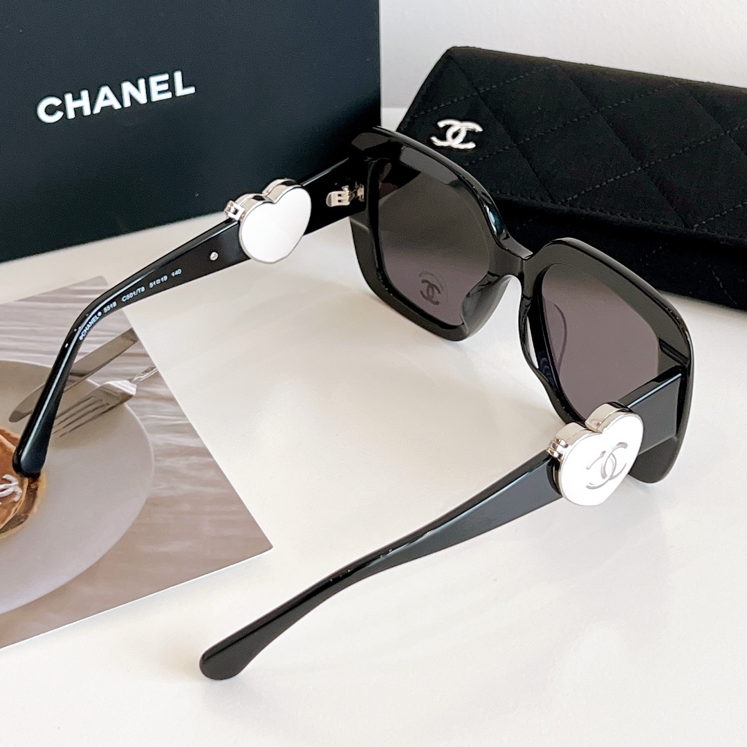 [TOP] CHANEL Sunglasses - Black