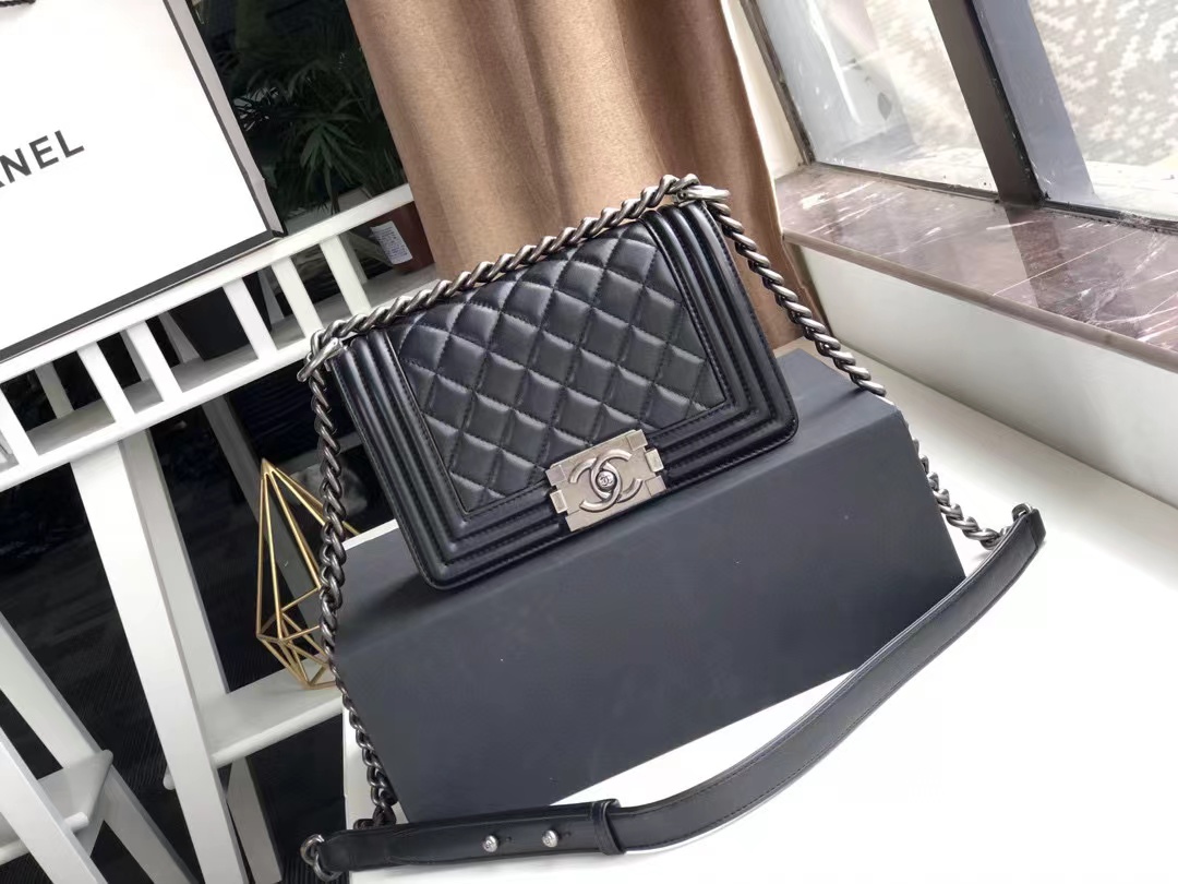 [TOP] CHANEL Le Boy Bag Small 20cm - Black & SHW