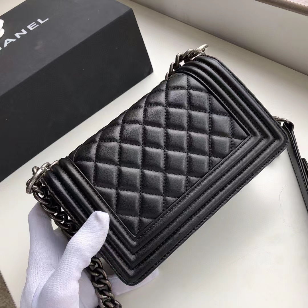 [TOP] CHANEL Le Boy Bag Small 20cm - Black & SHW