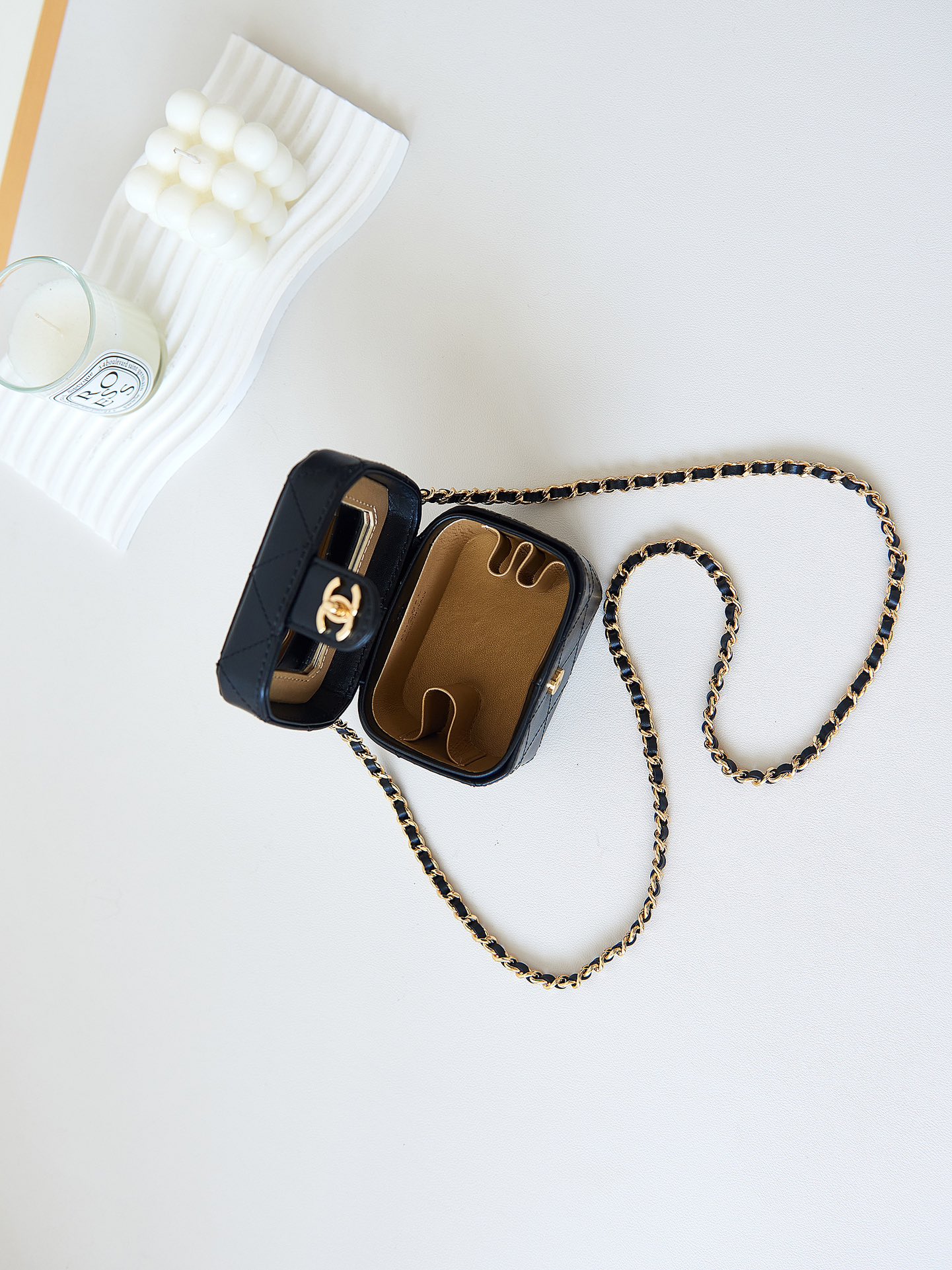 [TOP] CHANEL Small Makeup Box 9.5-10.5-7cm - Black