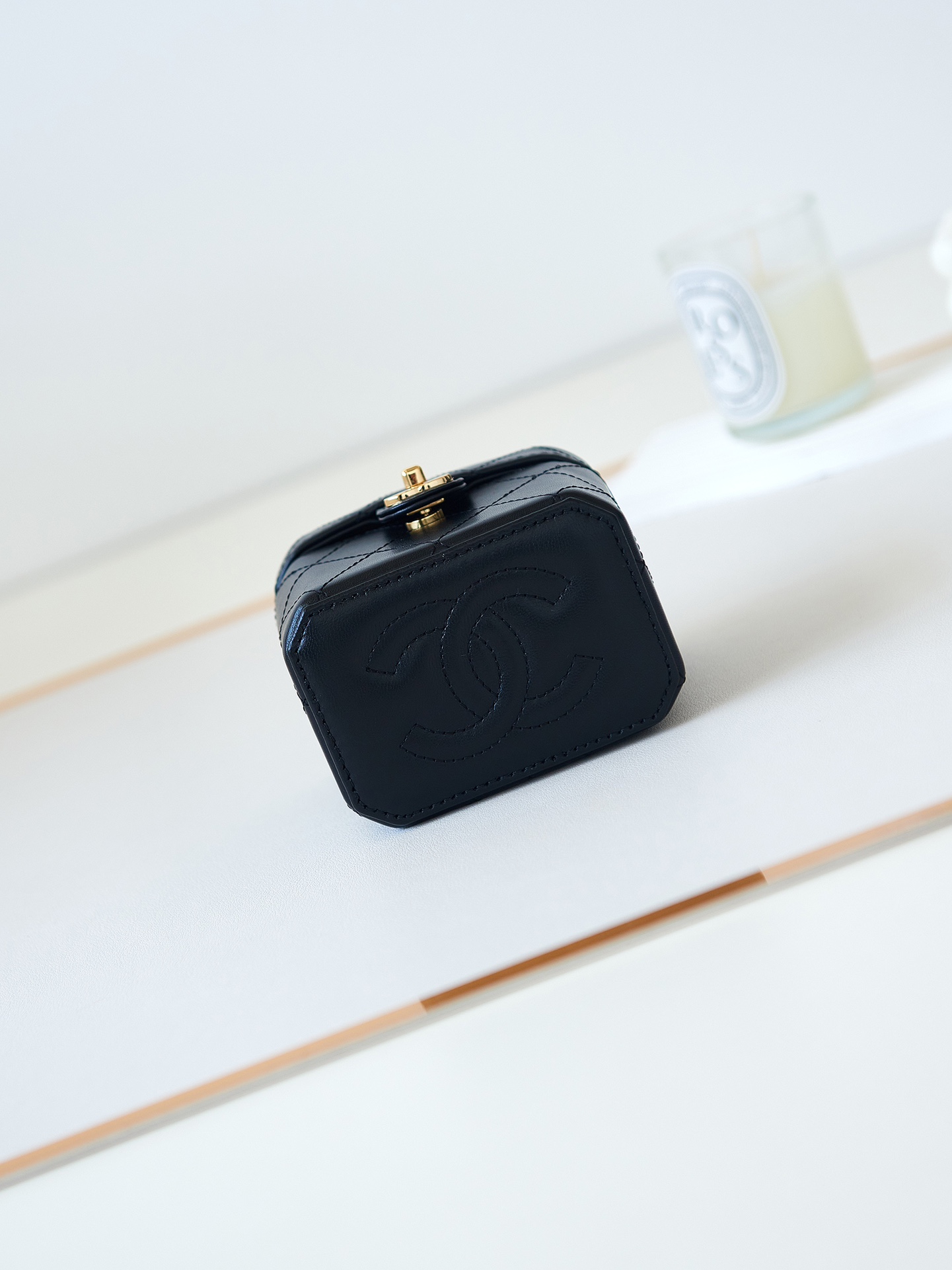 [TOP] CHANEL Small Makeup Box 9.5-10.5-7cm - Black
