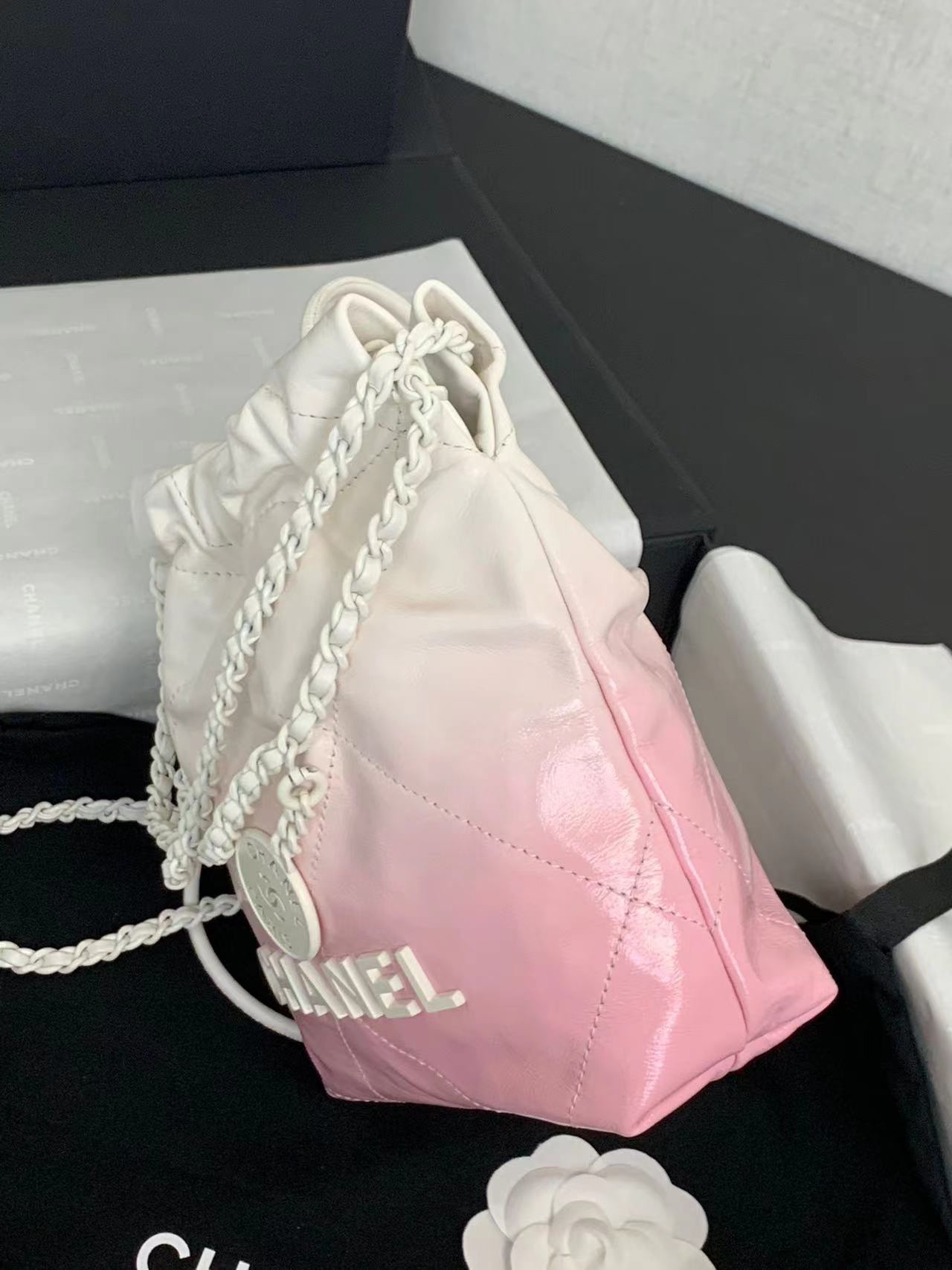 [TOP] CHANEL 24ss Latest Mini 22 Bags 19x20x6cm - Pink Paired With White