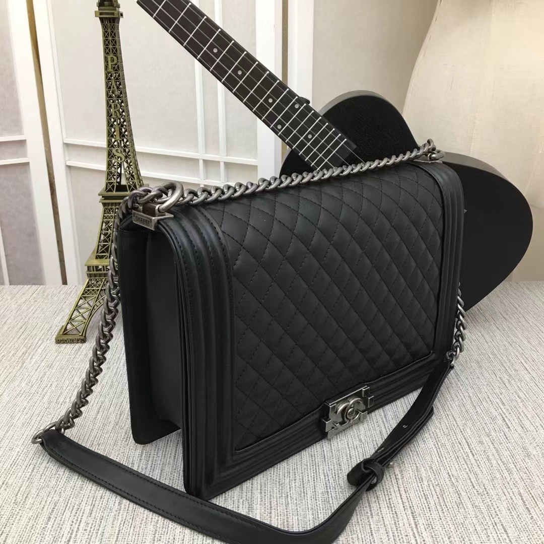 [TOP] CHANEL Le Boy Bag L 28cm/XL 30cm - Black & SHW