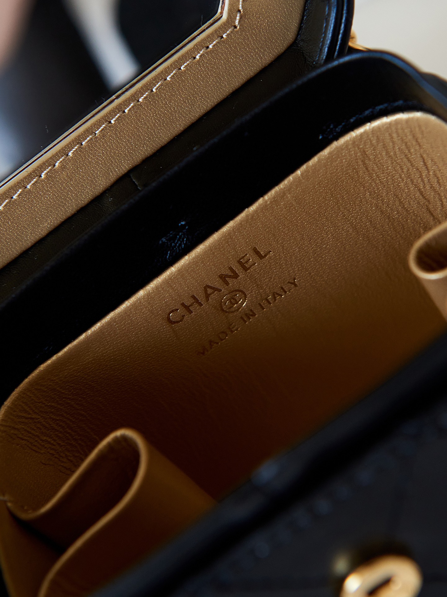 [TOP] CHANEL Small Makeup Box 9.5-10.5-7cm - Black