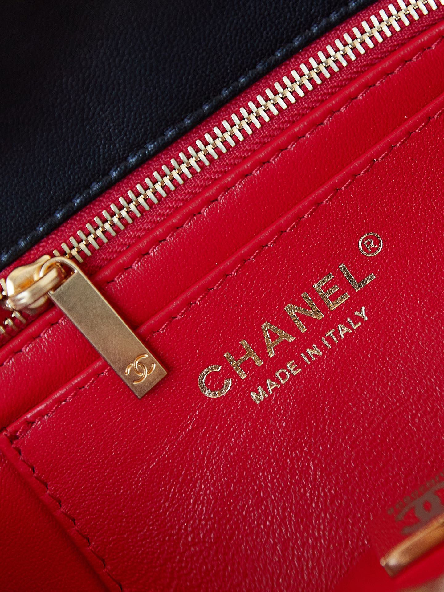 [TOP] CHANEL 23K Pearl Buckle Chain Bag - 17-25-5cm - Black