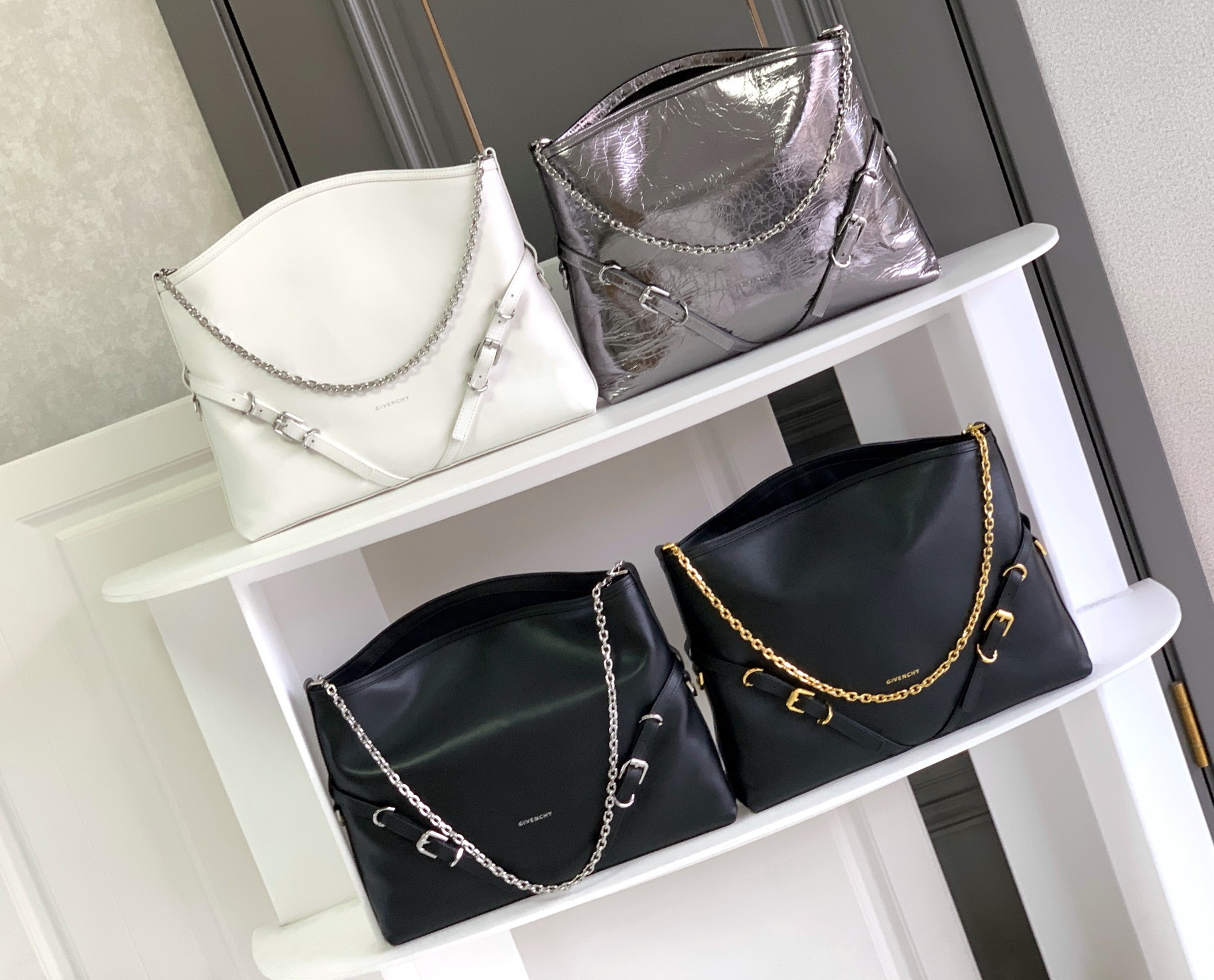 [TOP] GIVENCHY Voyou Bag Medium 40 x 27 x 6.5 cm with Chain - 4 Color