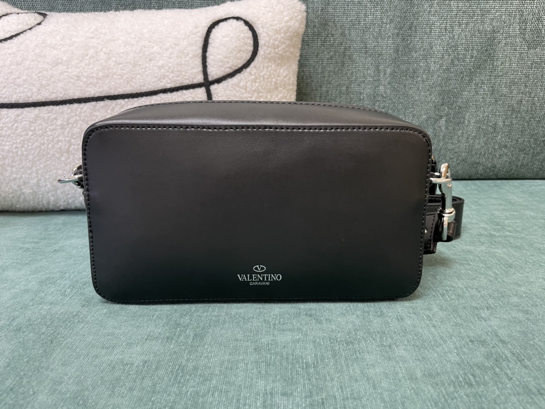 [TOP] VALENTINO Bag with Large logo Graffiti 24x12.5x9cm - Black