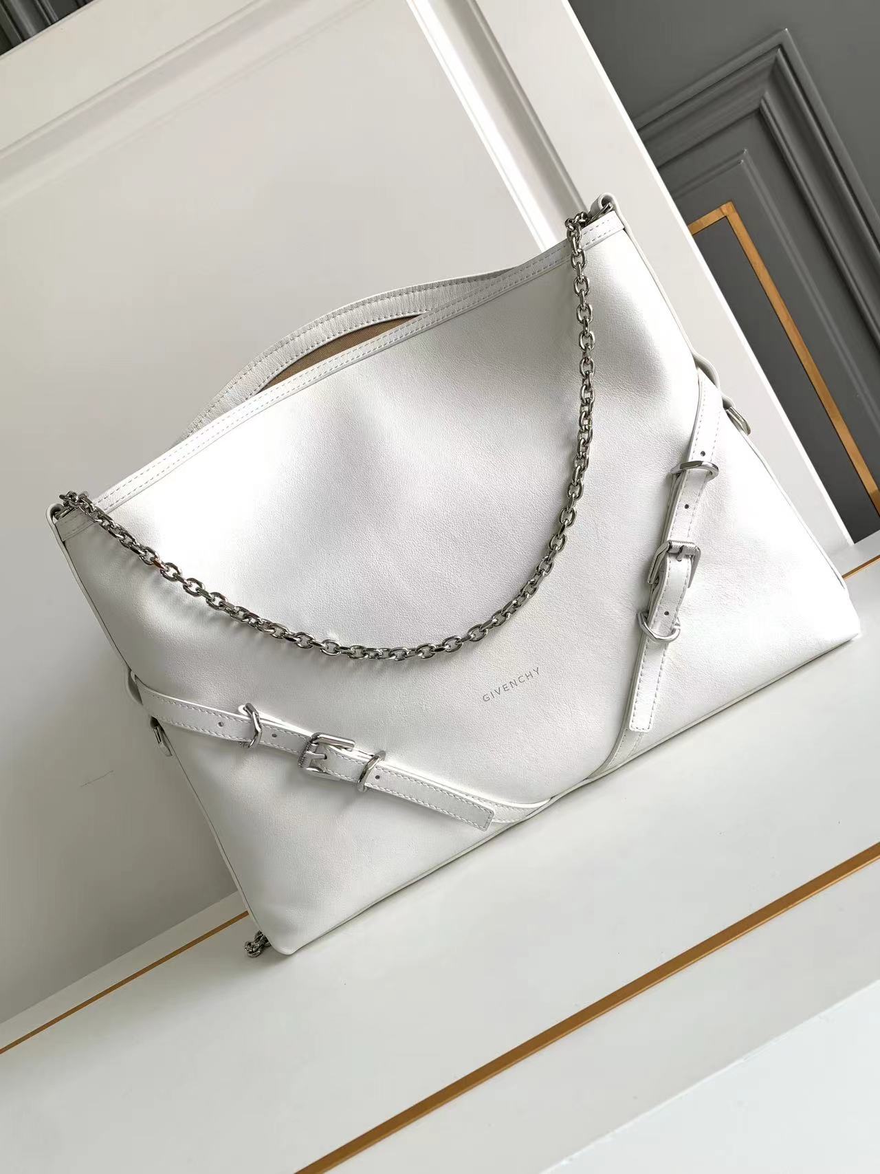 [TOP] GIVENCHY Voyou Bag Medium 40 x 27 x 6.5 cm with Chain - 4 Color