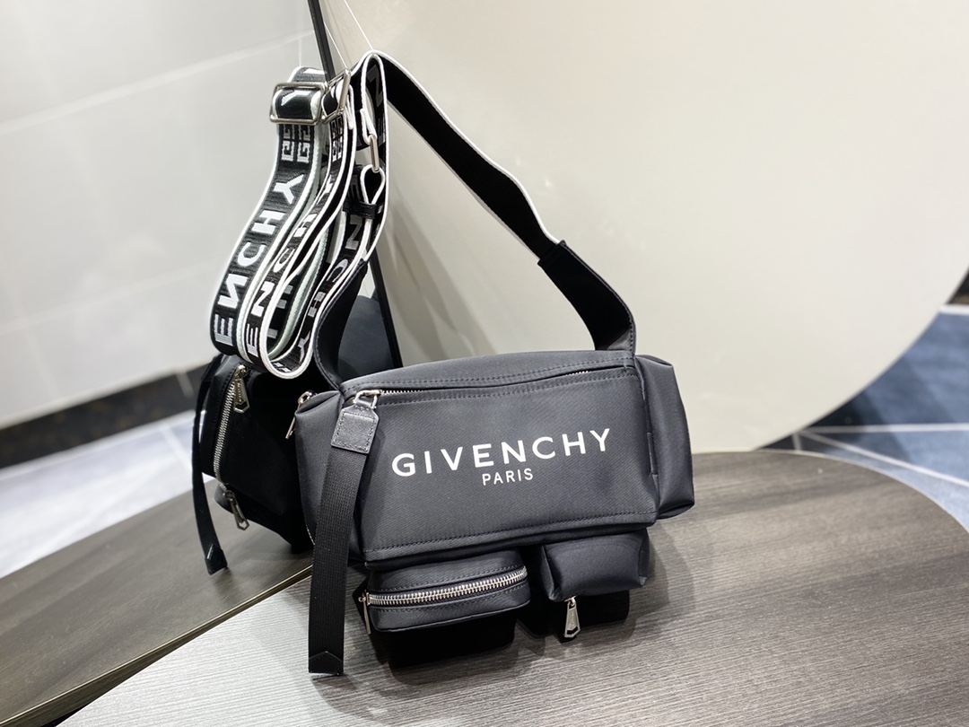 [TOP] GIVENCHY Crossbody Bag Nylon Fabric 22.5x12x12cm- Black