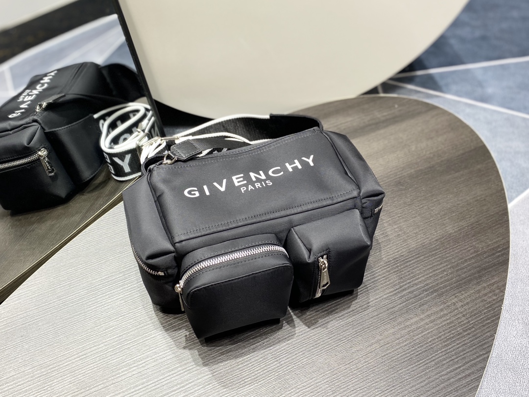 [TOP] GIVENCHY Crossbody Bag Nylon Fabric 22.5x12x12cm- Black