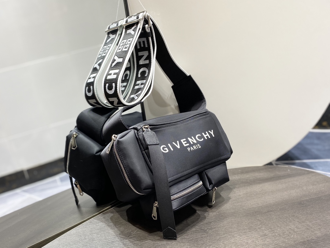 [TOP] GIVENCHY Crossbody Bag Nylon Fabric 22.5x12x12cm- Black