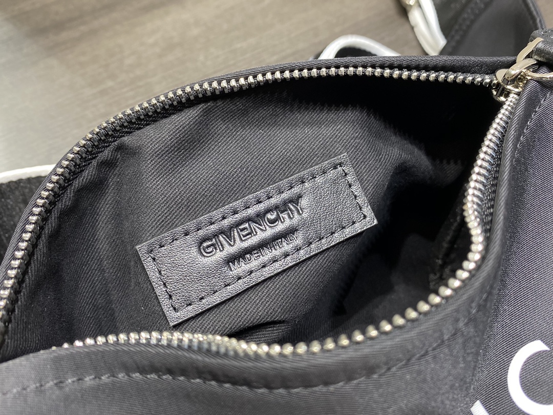 [TOP] GIVENCHY Crossbody Bag Nylon Fabric 22.5x12x12cm- Black