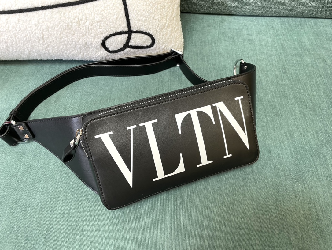 [TOP] VALENTINO Waist Bag with Large logo Graffiti 23x12.5x4.5cm - Black