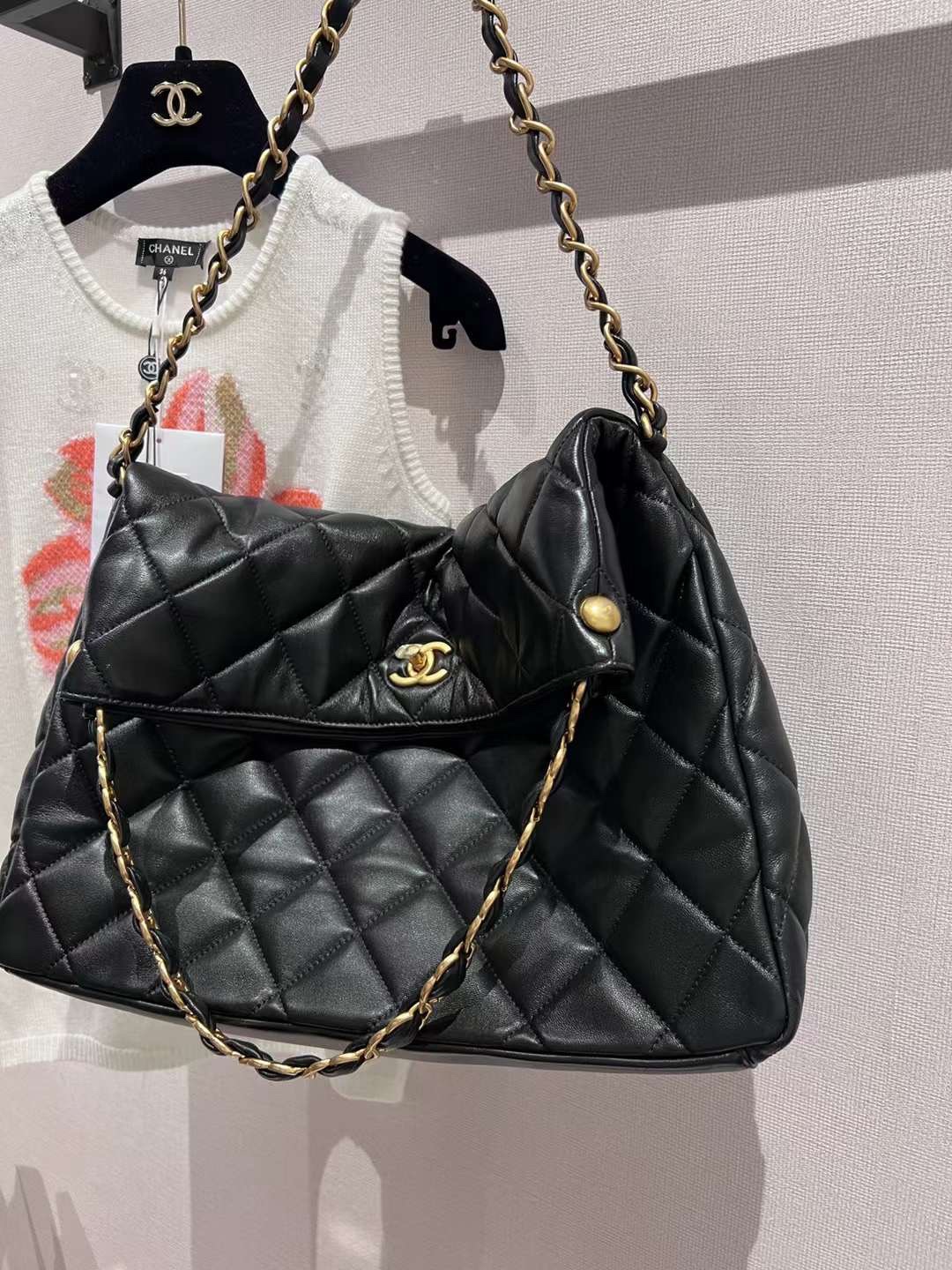 [TOP] CHANEL Lightweight And Casual Large Bag 39cm - Black&GHW