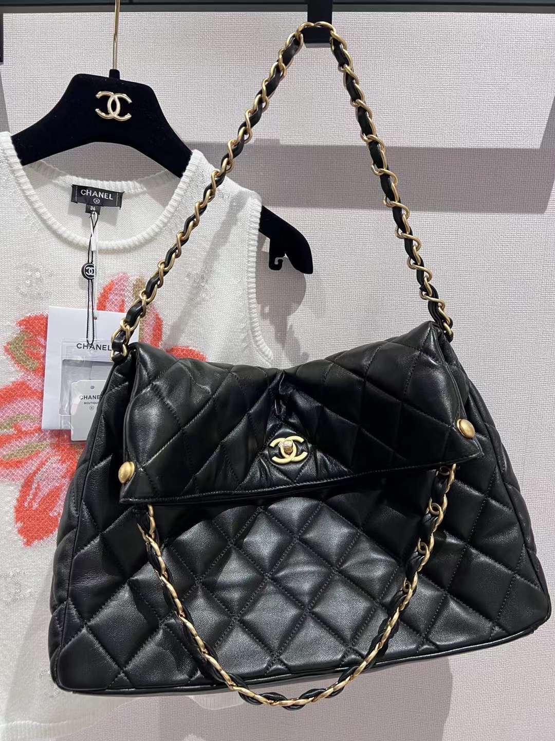 [TOP] CHANEL Lightweight And Casual Large Bag 39cm - Black&GHW