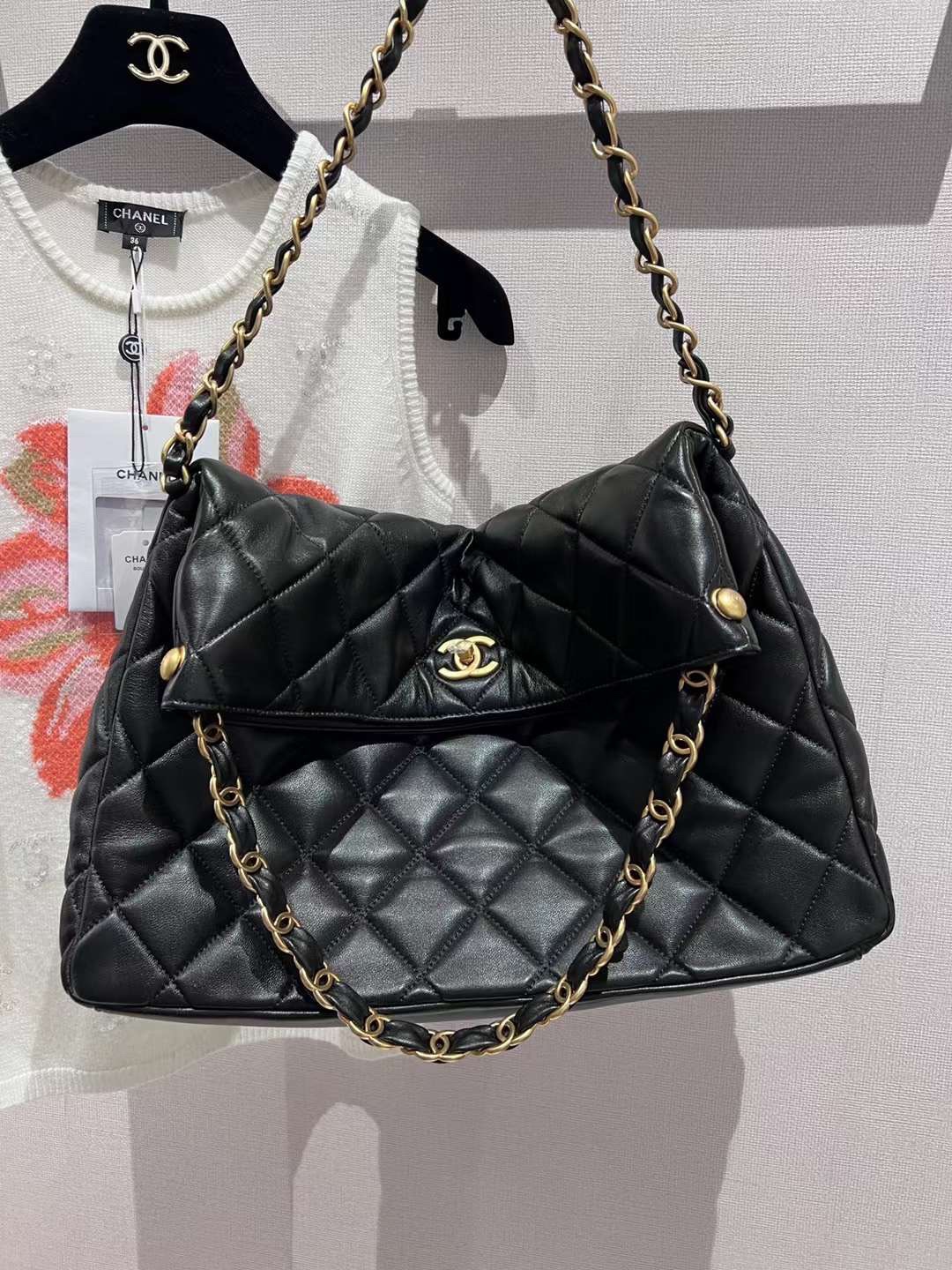 [TOP] CHANEL Lightweight And Casual Large Bag 39cm - Black&GHW