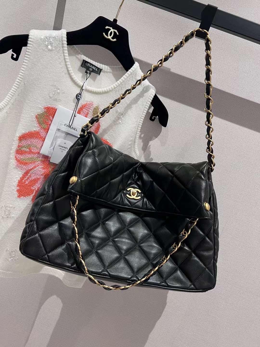 [TOP] CHANEL Lightweight And Casual Large Bag 39cm - Black&GHW