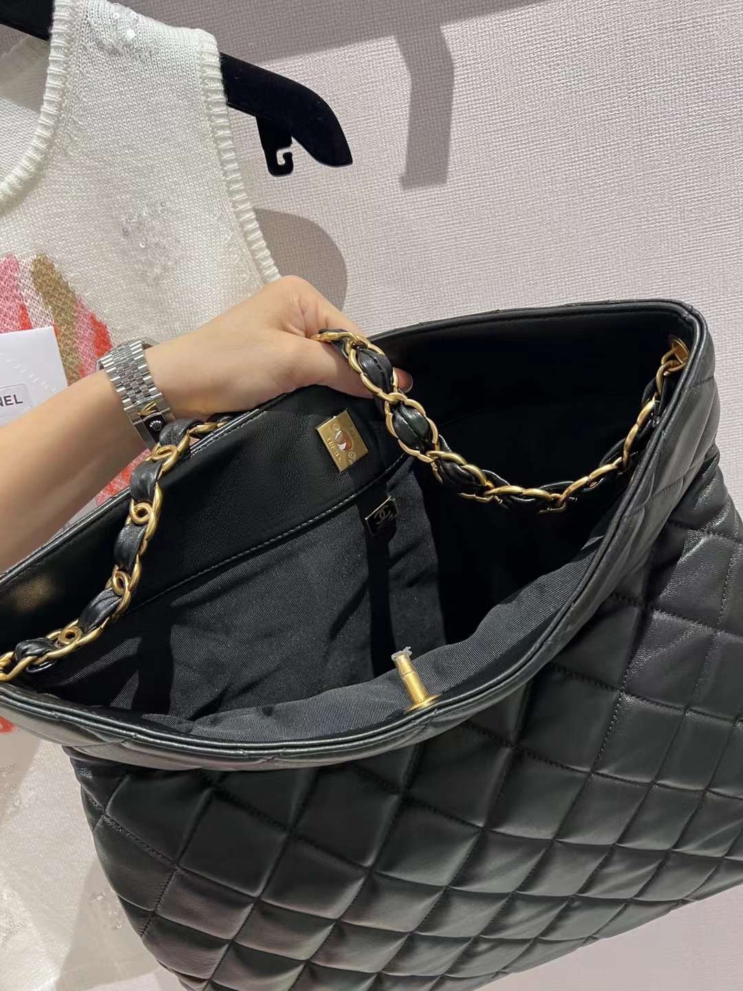 [TOP] CHANEL Lightweight And Casual Large Bag 39cm - Black&GHW